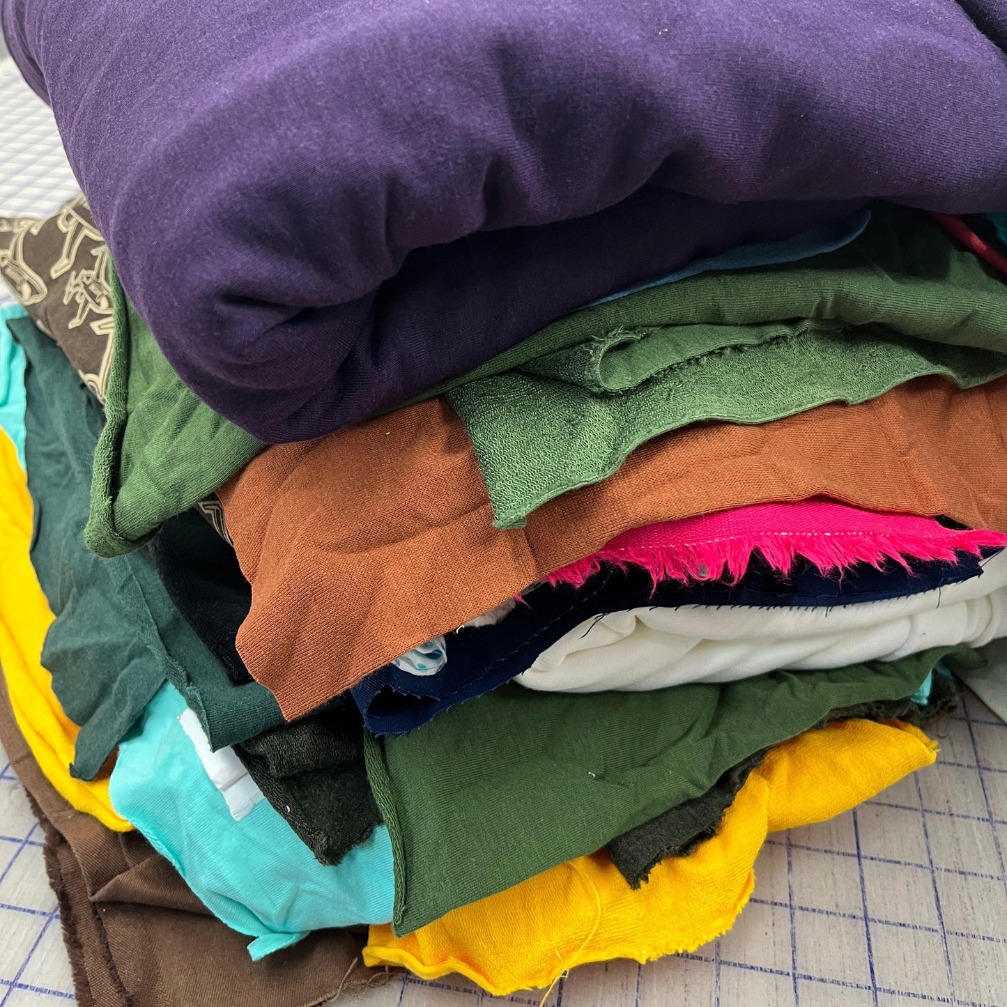Grab Bag of Scrappy Fabric - 25 pound Bundle - Nature's Fabrics
